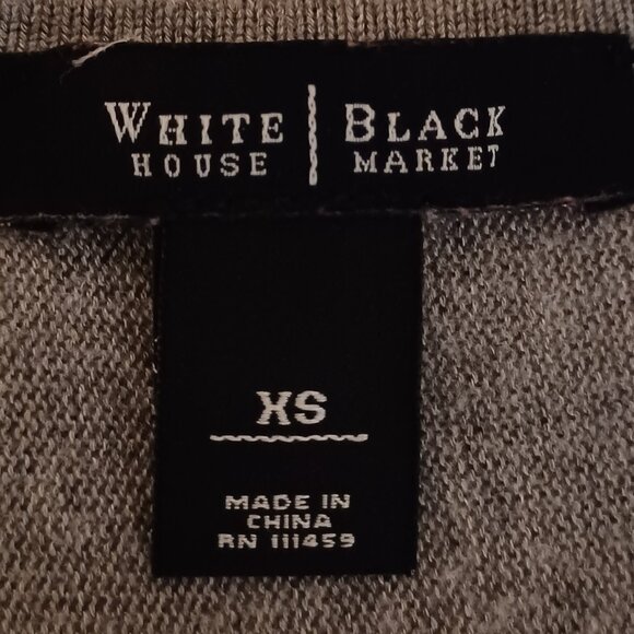 White House/Black Market Beautiful Rose Print Gray Top with some Glitter Size XS - Picture 5 of 11